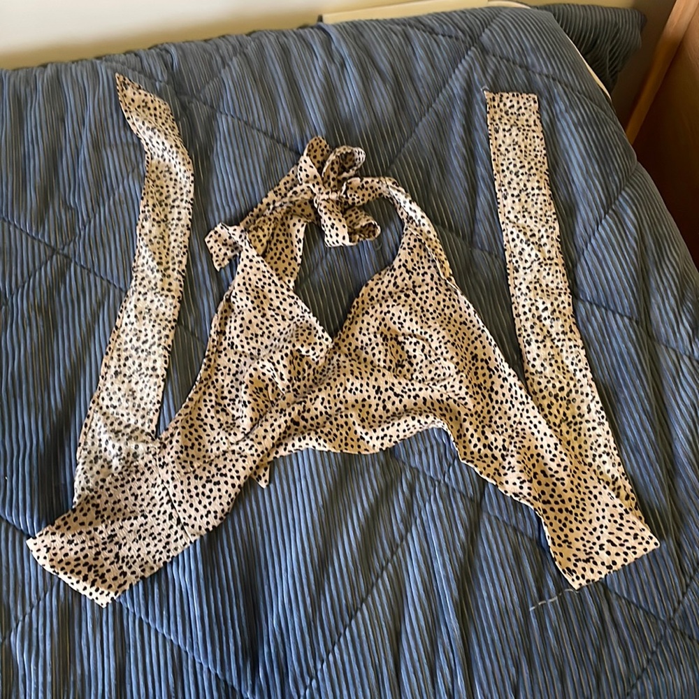 Halter tie back top